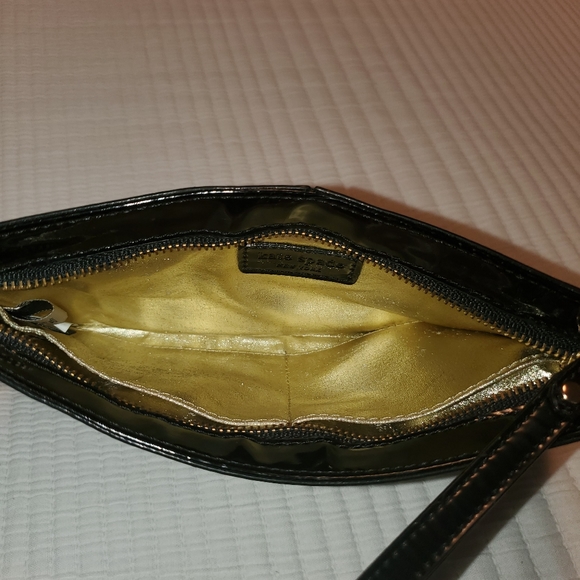 EUC Kate Spade Wristlet (In excellent condition) - Picture 6 of 8